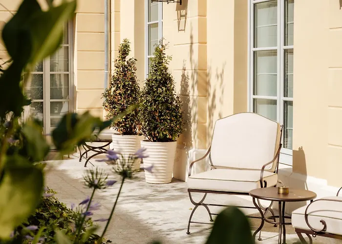 Les Lumieres - Relais & Chateaux ホテル ベルサイユ